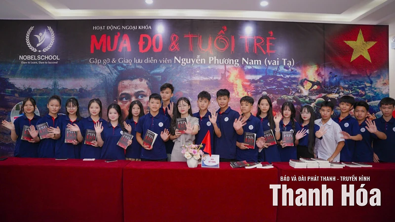 Cơn sốt “Mưa đỏ”: Tiết học lịch sử qua những thước phim