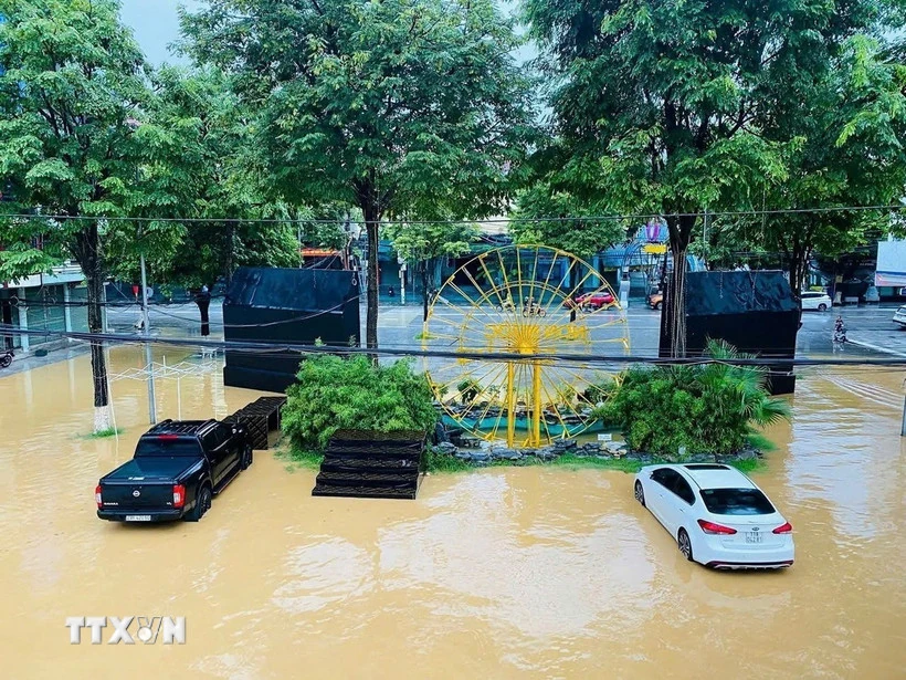 Vẫn còn 246 vị trí ách tắc giao thông trên các tuyến đường bộ do bão số 10