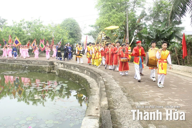 Đền Đức Thánh Cả dưới chân núi Mã Yên