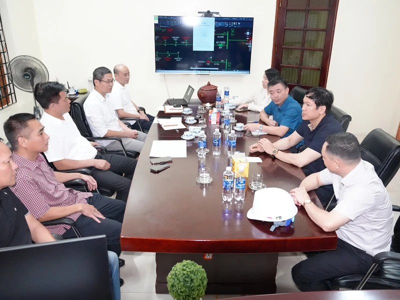 Khẩn trương khắc phục sự cố, sớm cấp điện trở lại cho khách hàng