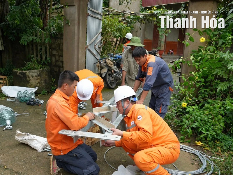 Khôi phục cấp điện cho gần 600 nghìn khách hàng sau bão Bualoi