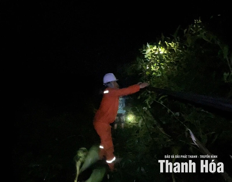 Thanh Hóa còn khoảng 50 nghìn khách hàng bị gián đoạn cung cấp điện