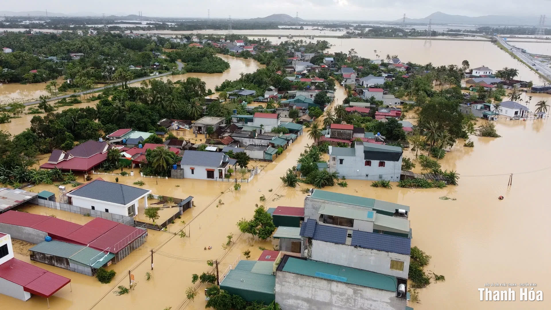 Trong vùng tâm lũ!