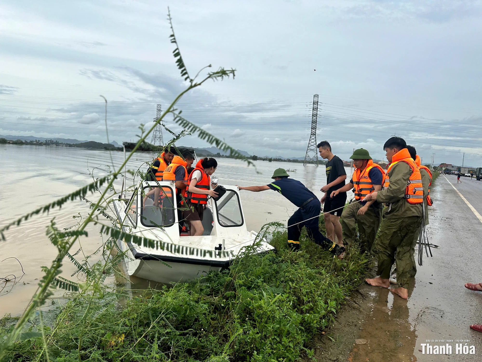 Trong vùng tâm lũ!