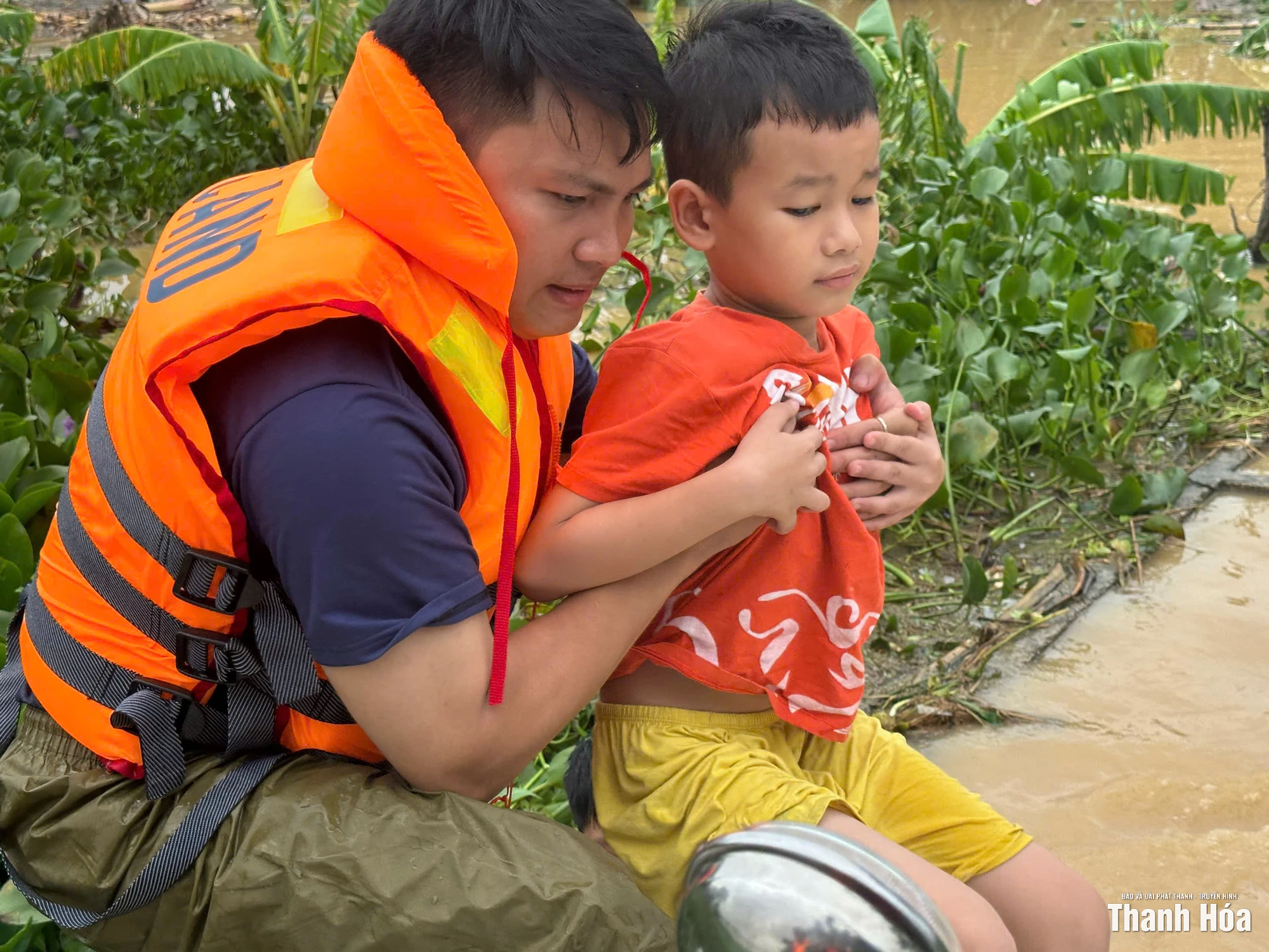 Trong vùng tâm lũ!