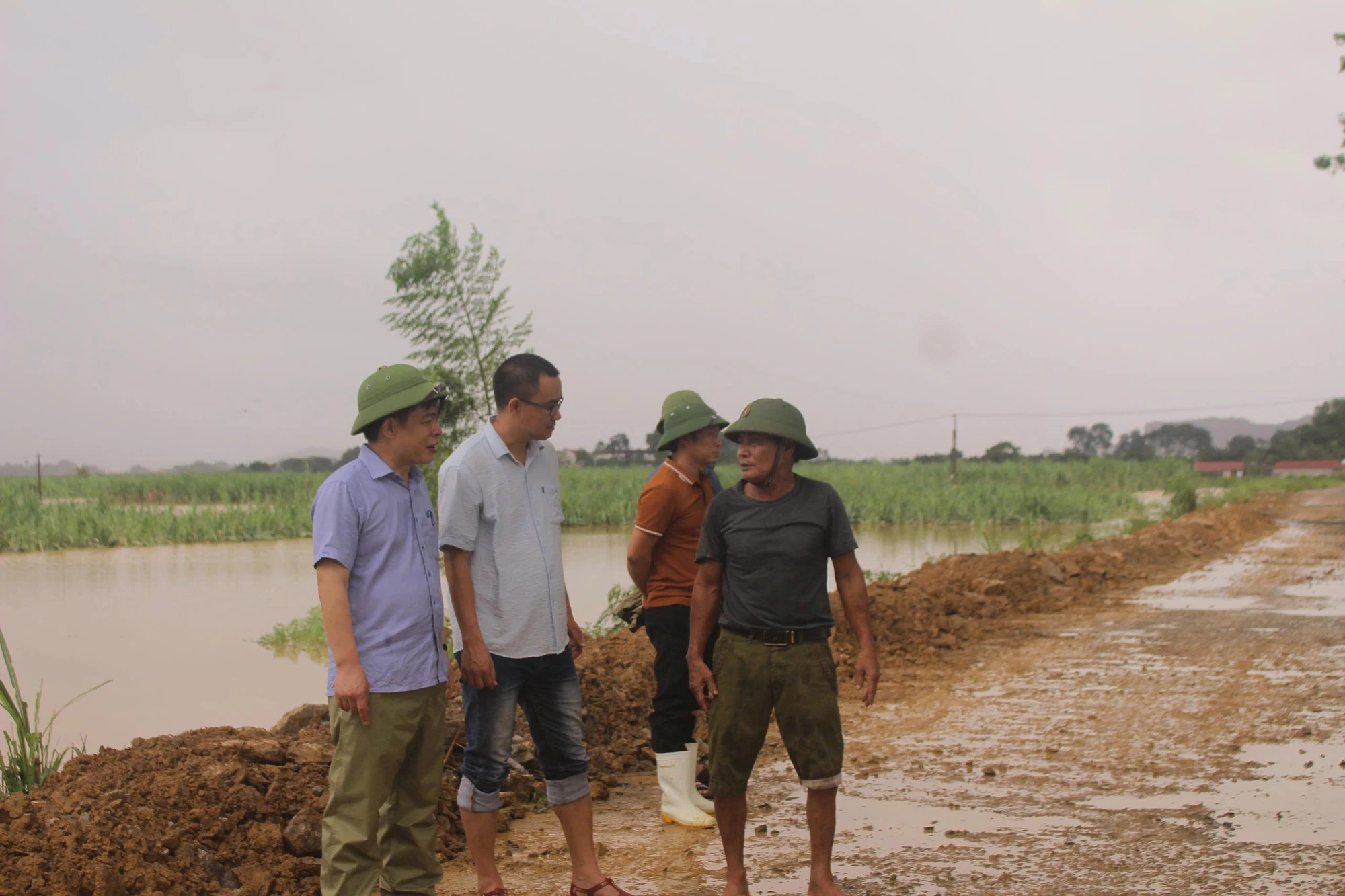 Trong vùng tâm lũ!