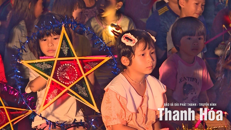 Mang trung thu đến với trẻ em vùng biên Yên Khương