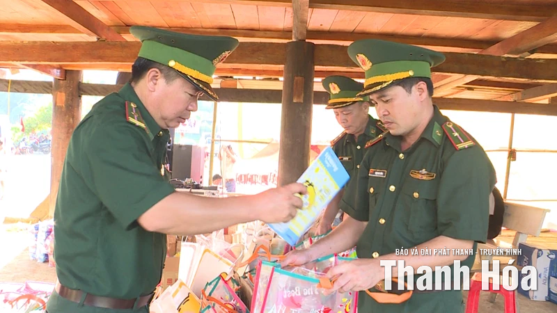 Mang trung thu đến với trẻ em vùng biên Yên Khương