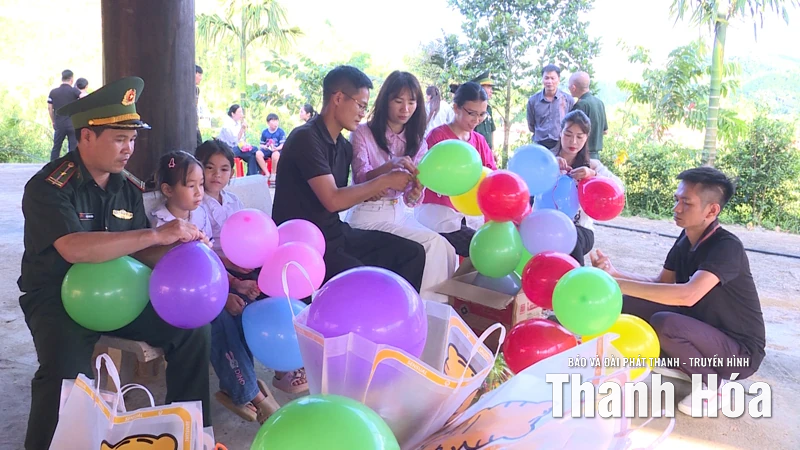 Mang trung thu đến với trẻ em vùng biên Yên Khương