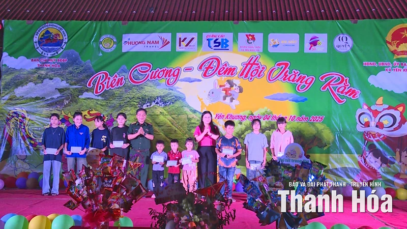 Mang trung thu đến với trẻ em vùng biên Yên Khương