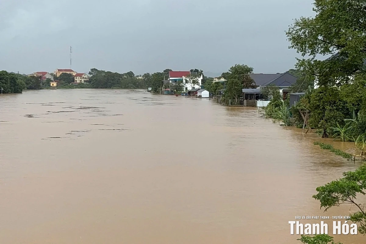 Dự báo đêm nay nước sông Bưởi lên cao xấp xỉ mức lũ lịch sử năm 2007