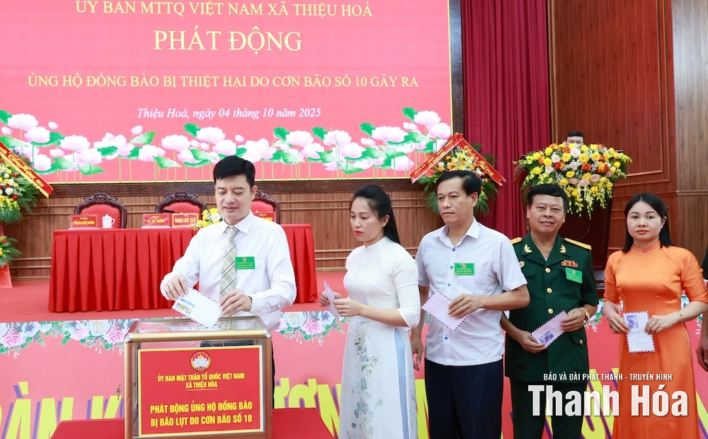 Xã Thiệu Hóa quyên góp ủng hộ đồng bào bị thiệt hại do bão số 10