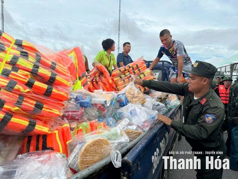 Những tấm lòng hướng về vùng lũ