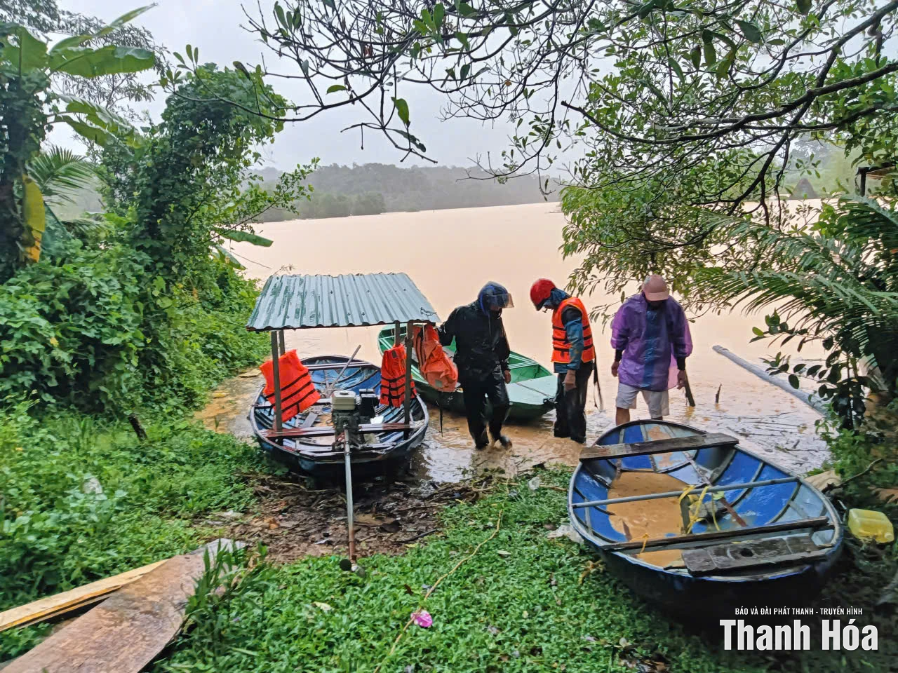 Hơn 50 hộ dân xã Như Xuân vẫn bị cô lập