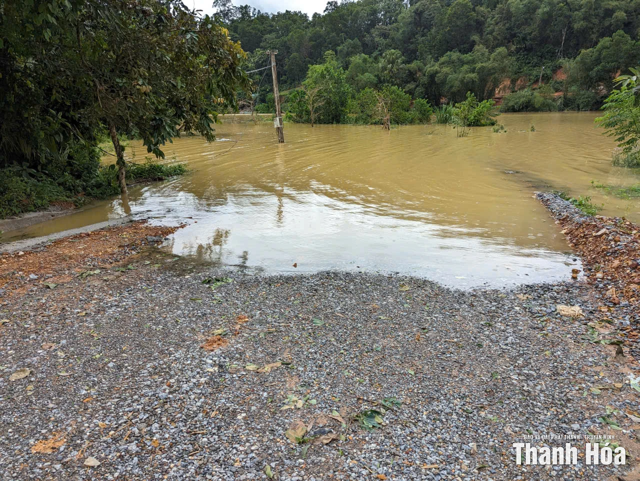 Hơn 50 hộ dân xã Như Xuân vẫn bị cô lập