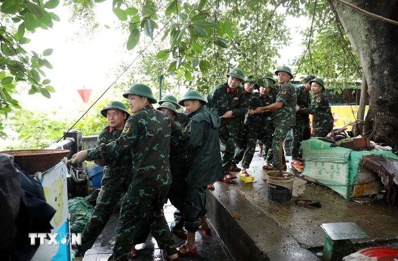 Quân đội sẵn sàng cử lực lượng và flycam hỗ trợ địa phương ứng phó với bão số 11