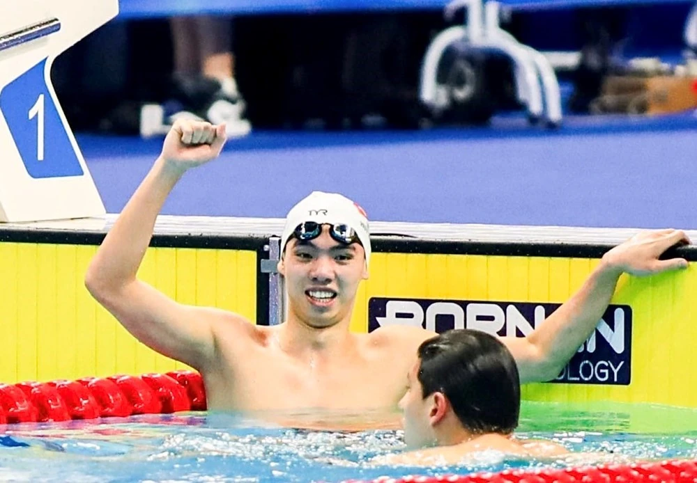 Huy Hoàng giành cú đúp HCV tại giải bơi châu Á 2025; Barca gục ngã trước PSG