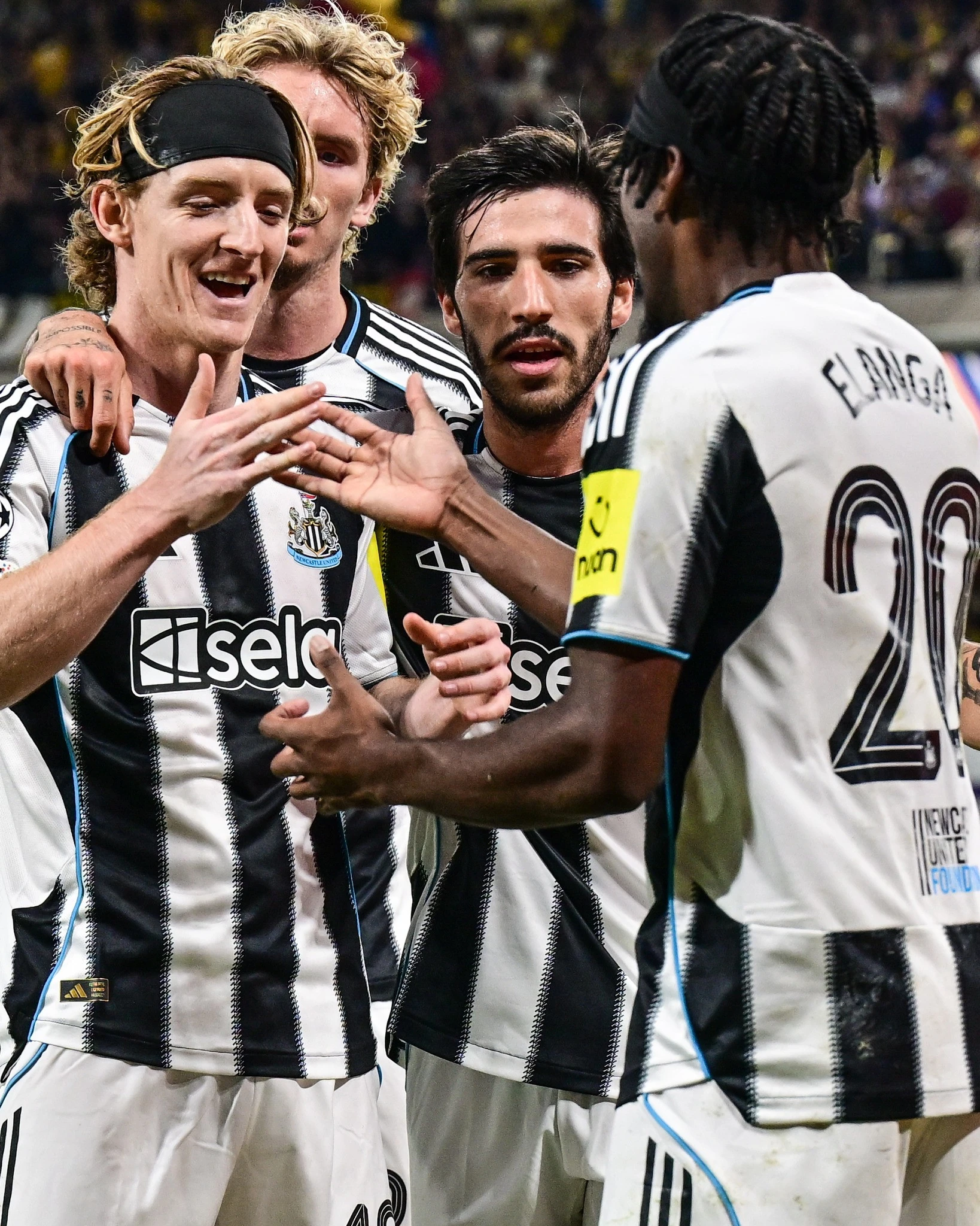 Huy Hoàng giành cú đúp HCV tại giải bơi châu Á 2025; Barca gục ngã trước PSG