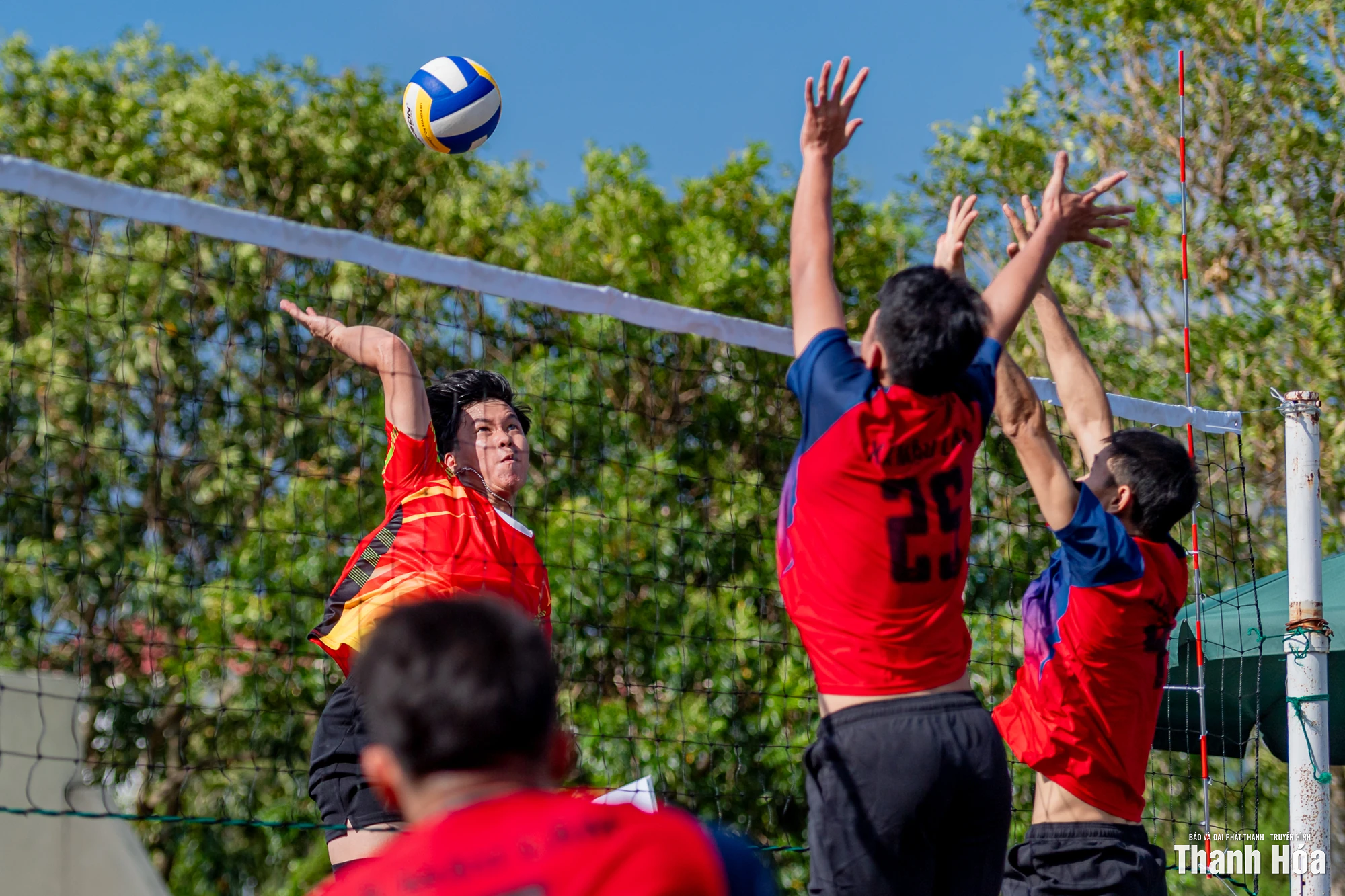 Khai mạc các môn tung còn, đẩy gậy, bắn nỏ, kéo co và bóng chuyền Đại hội TDTT tỉnh Thanh Hóa