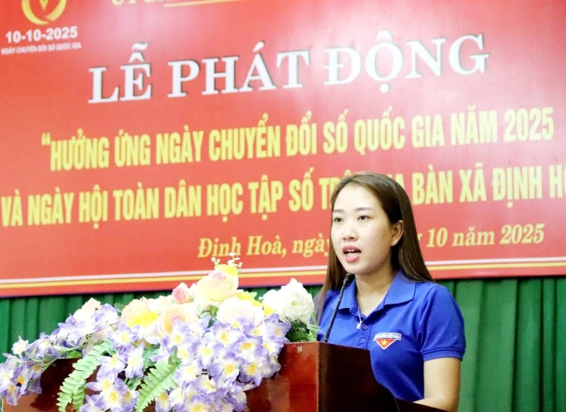 Xã Định Hoà: Phát động hưởng ứng Ngày Chuyển đổi số Quốc gia năm 2025