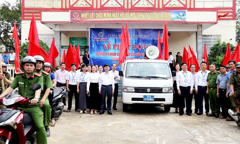 Xã Định Hoà: Phát động hưởng ứng Ngày Chuyển đổi số Quốc gia năm 2025