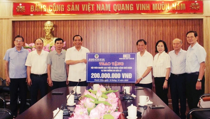 Hội Người cao tuổi Việt Nam hỗ trợ hội viên bị ảnh hưởng bởi bão lũ tại Thanh Hóa