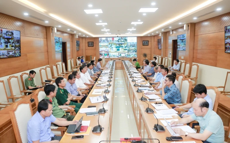 Thực hiện mọi biện pháp chống khai thác hải sản bất hợp pháp, không báo cáo và không theo quy định