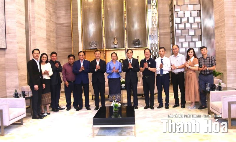 Tiễn đoàn công tác Bộ Văn hóa và Du lịch Lào lên đường về nước