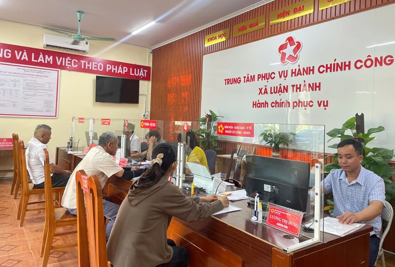 Luận Thành lấy người dân làm trung tâm phục vụ