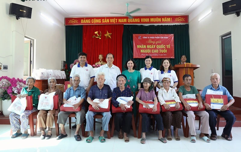 Dược phẩm Tâm Bình trao 180 phần quà tri ân người cao tuổi tại Thanh Hóa