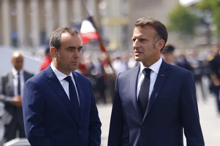 Thủ tướng Pháp kêu gọi các đảng phái chính trị chấm dứt “màn kịch”, gác lại bất đồng để thông qua ngân sách