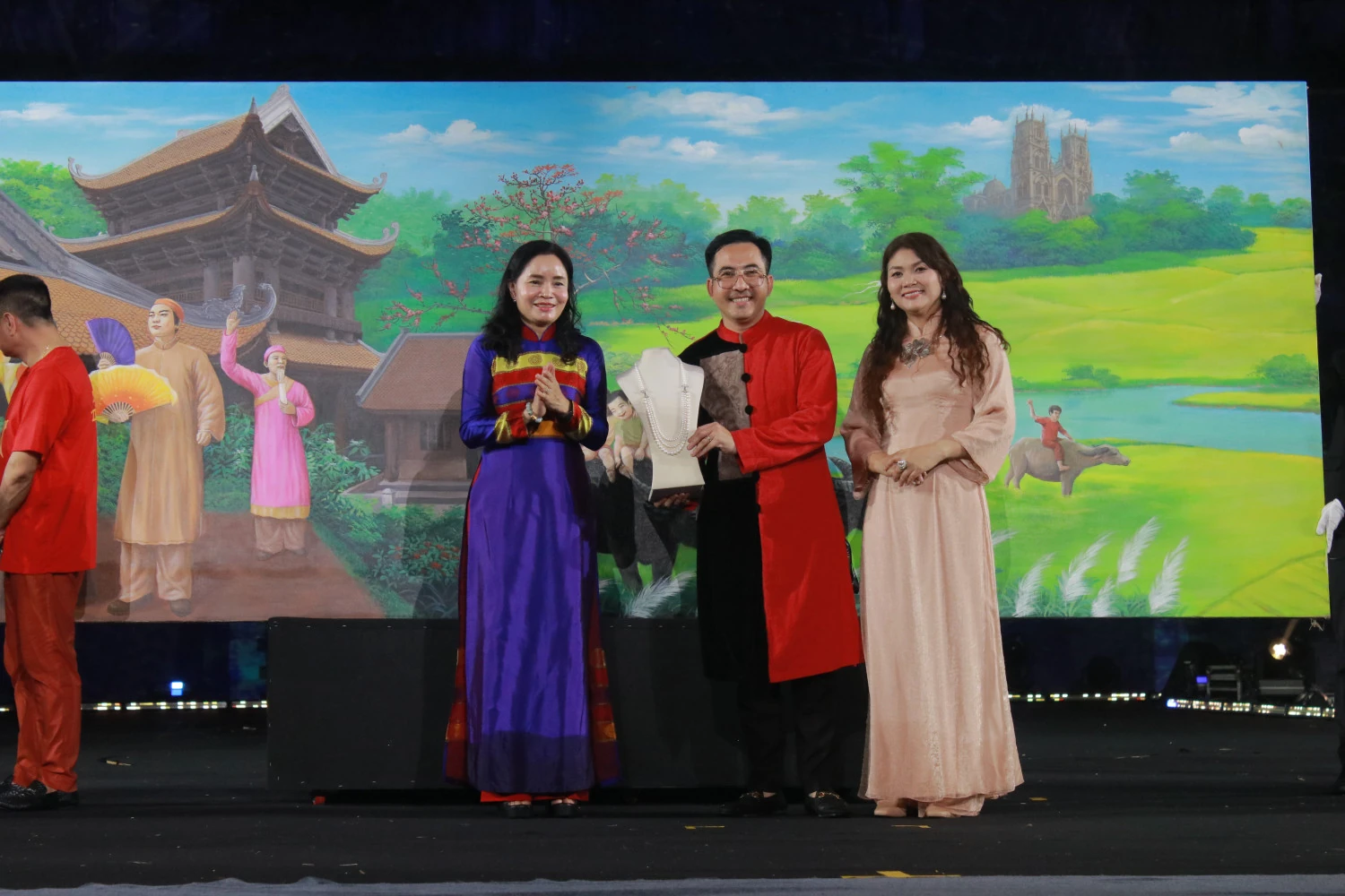 Lễ hội Văn hóa Thế giới tại Hà Nội: Gây quỹ 2,5 tỷ đồng ủng hộ bà con vùng lũ