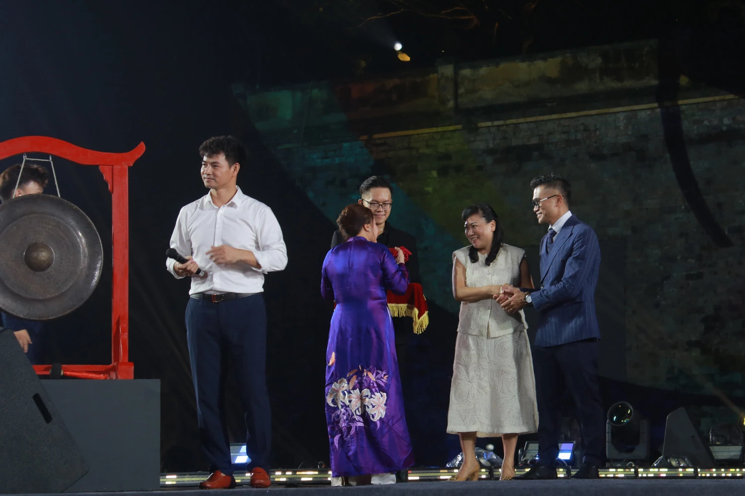 Lễ hội Văn hóa Thế giới tại Hà Nội: Gây quỹ 2,5 tỷ đồng ủng hộ bà con vùng lũ