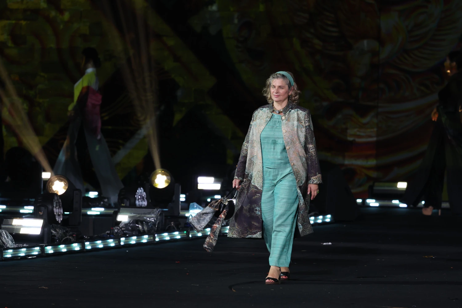 Lễ hội Văn hóa Thế giới tại Hà Nội: Gây quỹ 2,5 tỷ đồng ủng hộ bà con vùng lũ