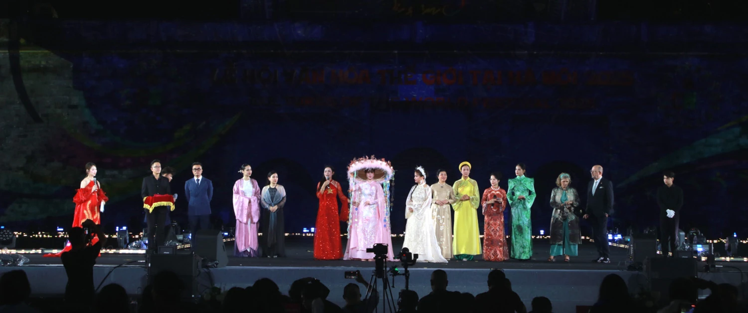 Lễ hội Văn hóa Thế giới tại Hà Nội: Gây quỹ 2,5 tỷ đồng ủng hộ bà con vùng lũ