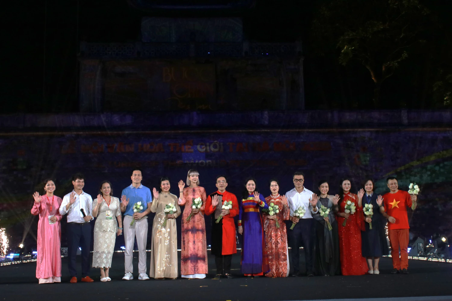 Lễ hội Văn hóa Thế giới tại Hà Nội: Gây quỹ 2,5 tỷ đồng ủng hộ bà con vùng lũ