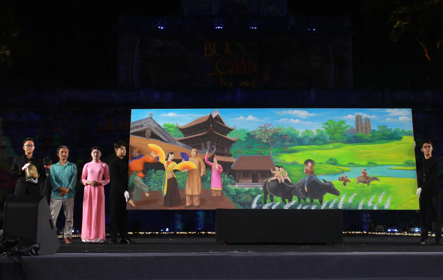 Lễ hội Văn hóa Thế giới tại Hà Nội: Gây quỹ 2,5 tỷ đồng ủng hộ bà con vùng lũ