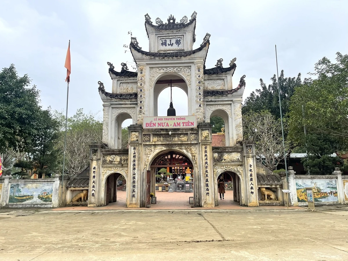 Các điểm đến di tích nỗ lực đón khách an toàn sau mưa bão