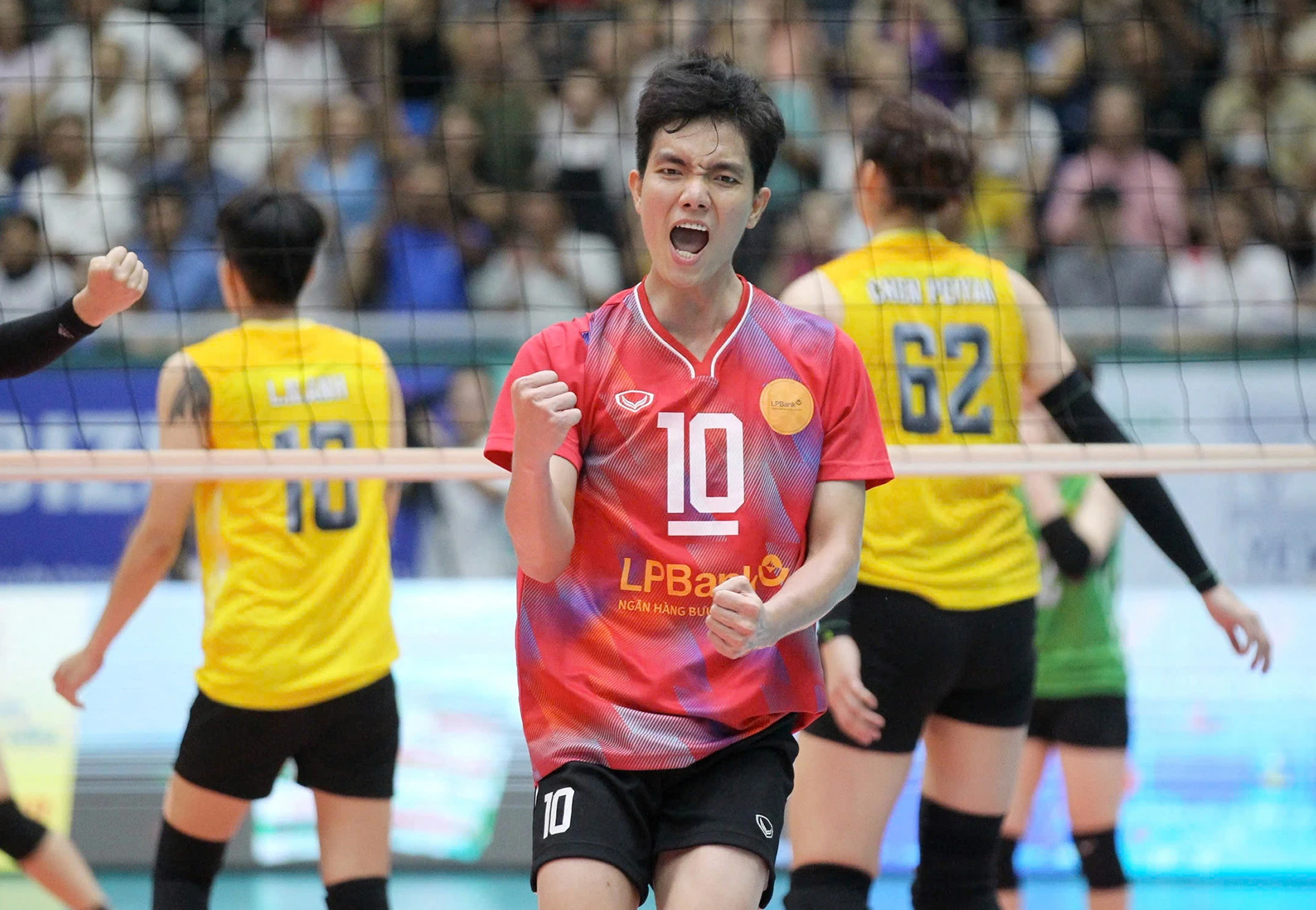 Thủ môn Đại học VH,TT&DL Thanh Hóa lên tuyển Lào; Quyết định gây bất ngờ ở tuyển Anh