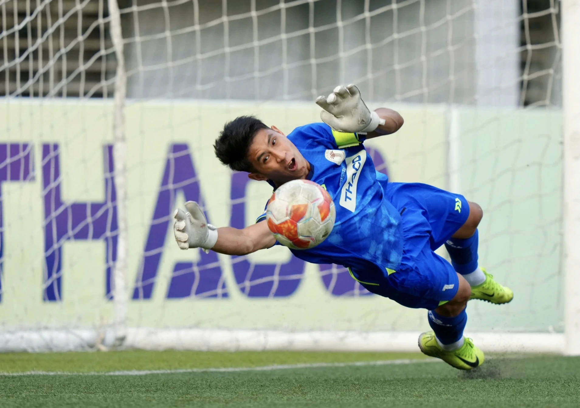 Thủ môn Đại học VH,TT&DL Thanh Hóa lên tuyển Lào; Quyết định gây bất ngờ ở tuyển Anh