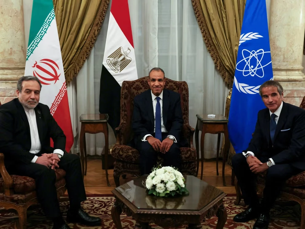 Iran tuyên bố ngừng hợp tác với IAEA sau khi bị tái trừng phạt