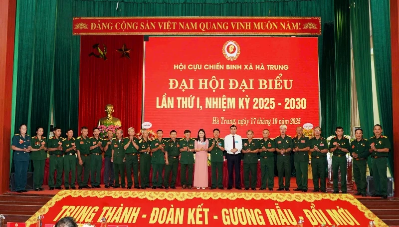 Gương mẫu đi đầu hoàn thành tốt nhiệm vụ, góp phần xây dựng xã Hà Trung đạt chuẩn NTM nâng cao