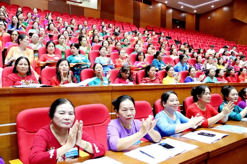 Phụ nữ Hạc Thành chung sức xây dựng phường thông minh, kiểu mẫu