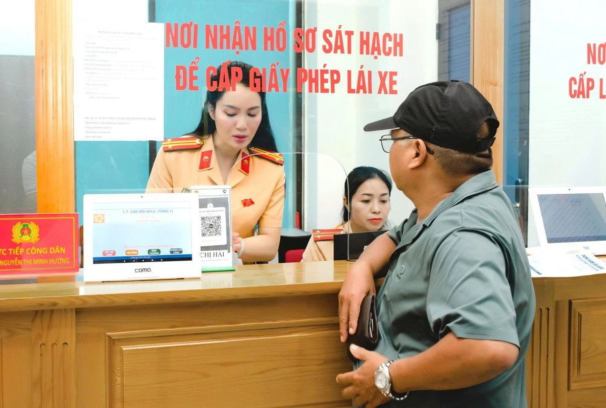Đẩy mạnh đổi Giấy phép lái xe bìa giấy sang thẻ PET