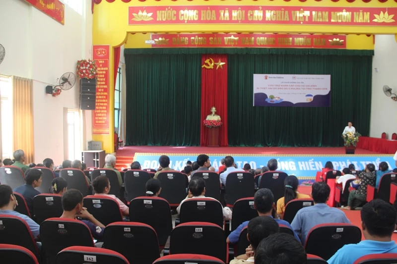 SCI hỗ trợ các gia đình có trẻ em bị thiệt hại do bão số 5