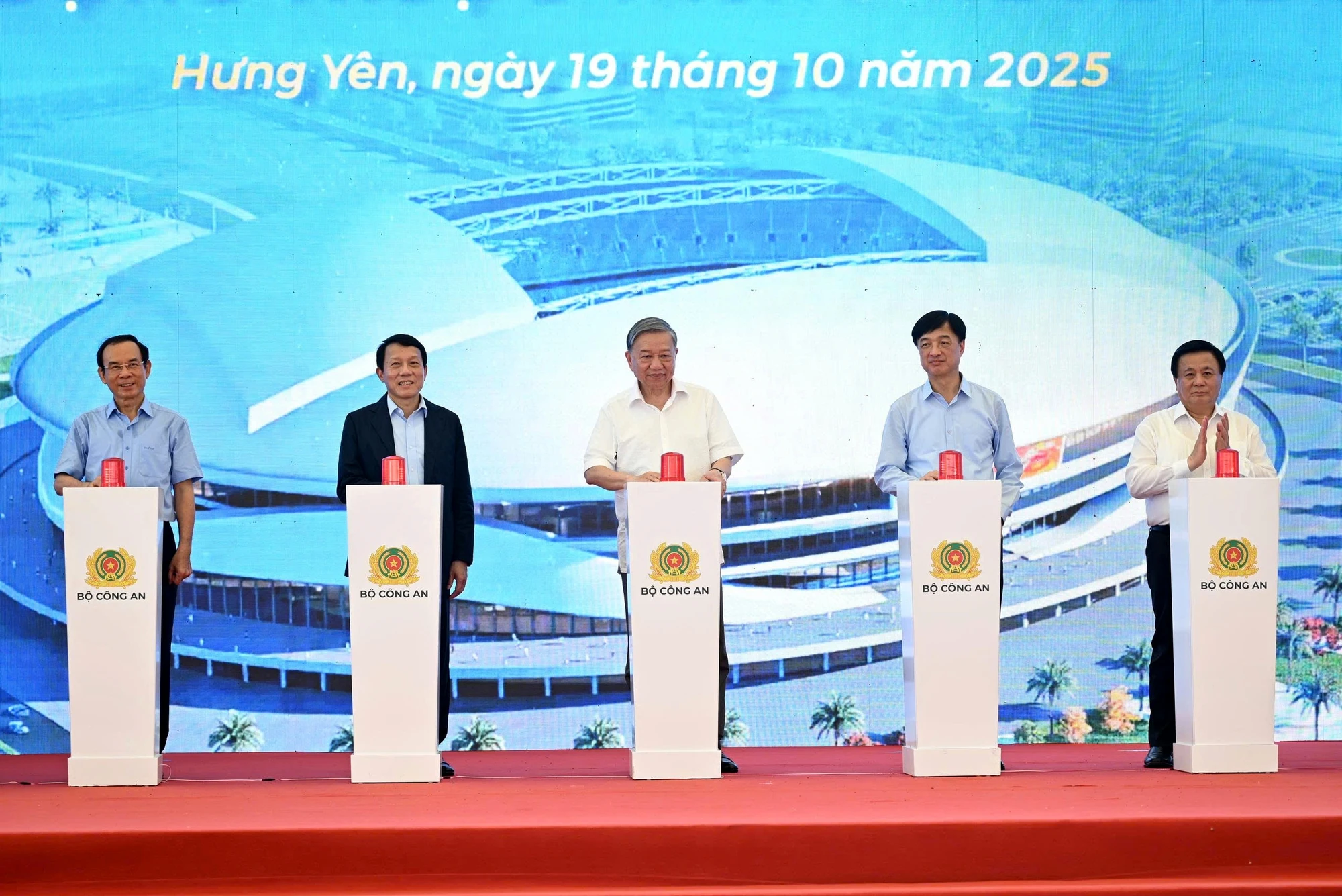 Tổng Bí thư Tô Lâm dự lễ khởi công xây dựng sân vận động hiện đại nhất Việt Nam