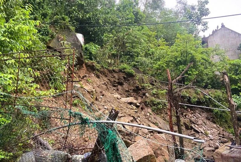 Công bố tình huống khẩn cấp sạt lở đất, đá núi Linh Trường tại xã Hoằng Tiến