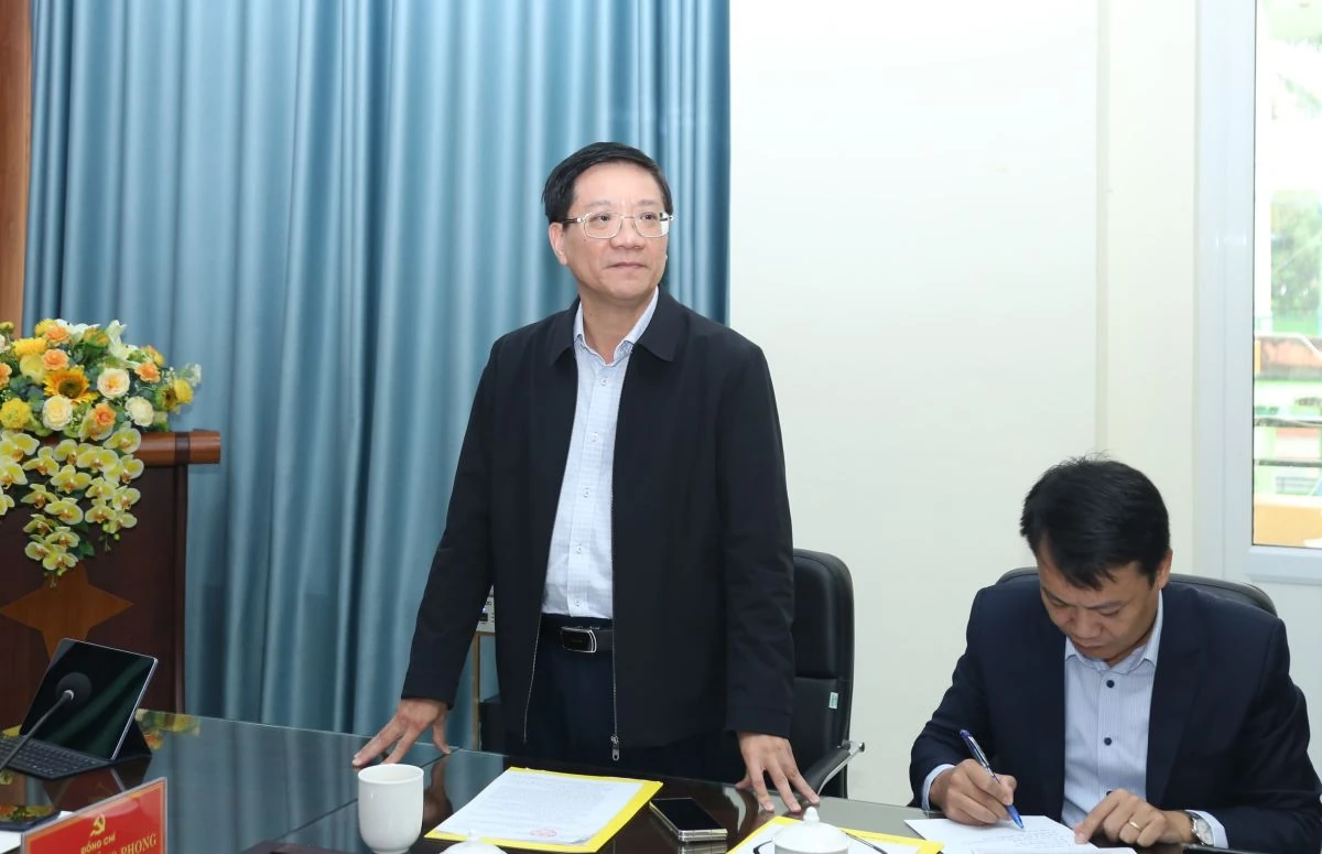 Phó Bí thư Thường trực Tỉnh ủy Nguyễn Hồng Phong thăm, làm việc với hai phường Quảng Phú, Đông Quang