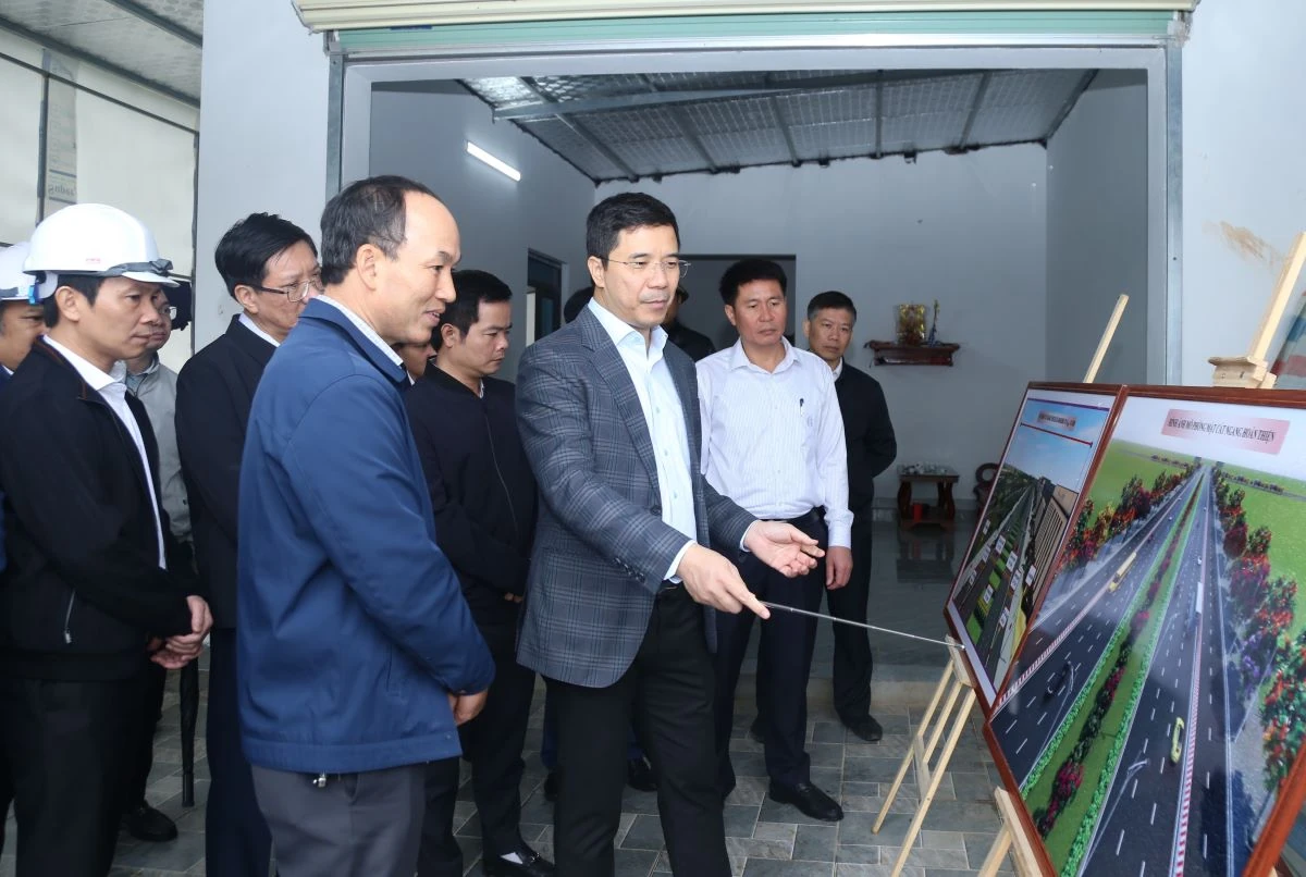 Phó Bí thư Thường trực Tỉnh ủy Nguyễn Hồng Phong thăm, làm việc với hai phường Quảng Phú, Đông Quang