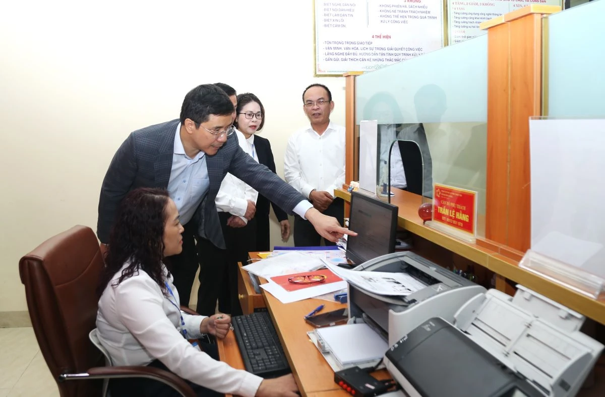 Phó Bí thư Thường trực Tỉnh ủy Nguyễn Hồng Phong thăm, làm việc với hai phường Quảng Phú, Đông Quang